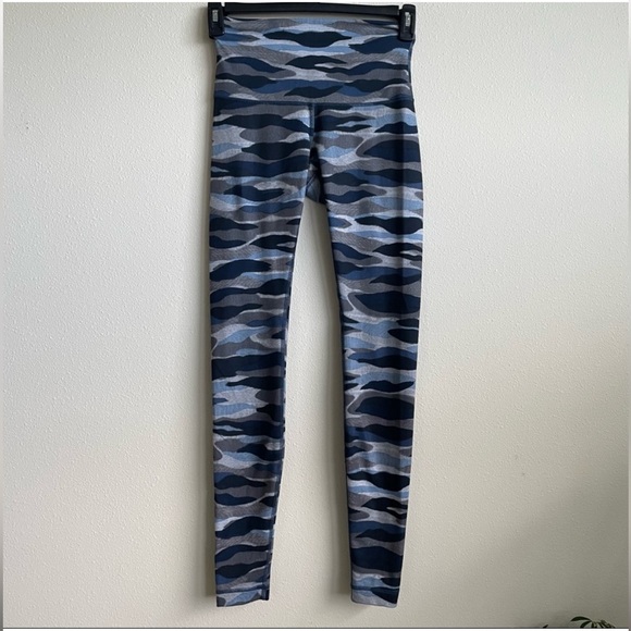 lululemon athletica Pants - LULULEMON camo leggings